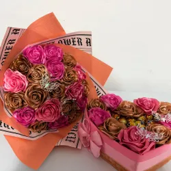 Juego de ramo y corazón con bombones en rosado y marrón