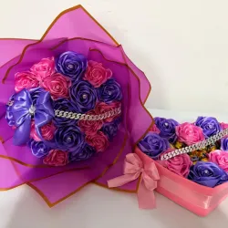 Juego de ramo y corazón con bombones en rosado y morado