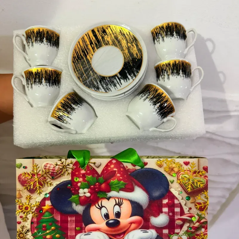 Juego de tazas y platillos 