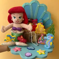 La sirenita Ariel y su cofre del tesoro