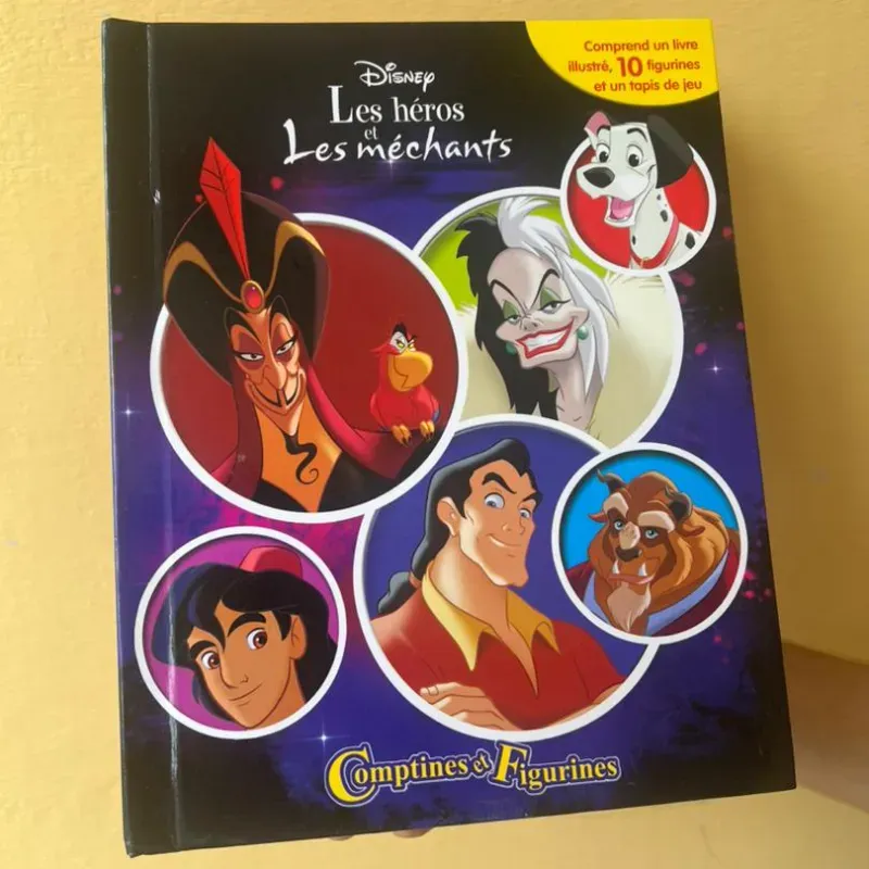 Libro didáctico de héroes y villanos 