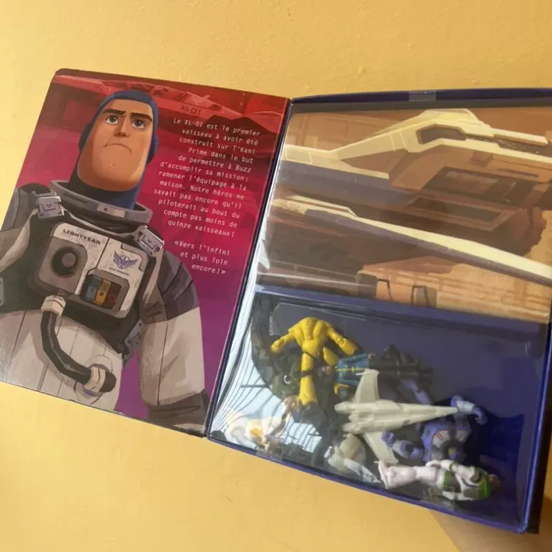 Libro didáctico de Lightyear