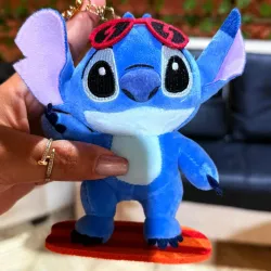 Llavero de Stitch surfista
