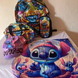 Mochila,forro de cojín y gorra con temática de Stitch 