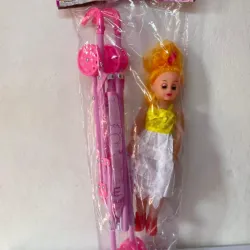 Muñeca con coche