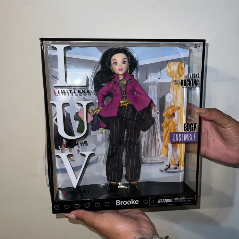 Muñeca de colección 💜🖤