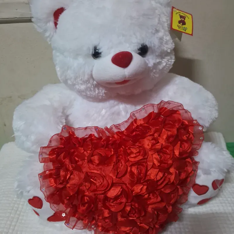Oso con corazón rojo 