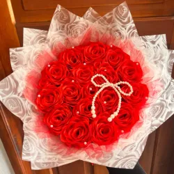 Ramo artificial rojo con lazo