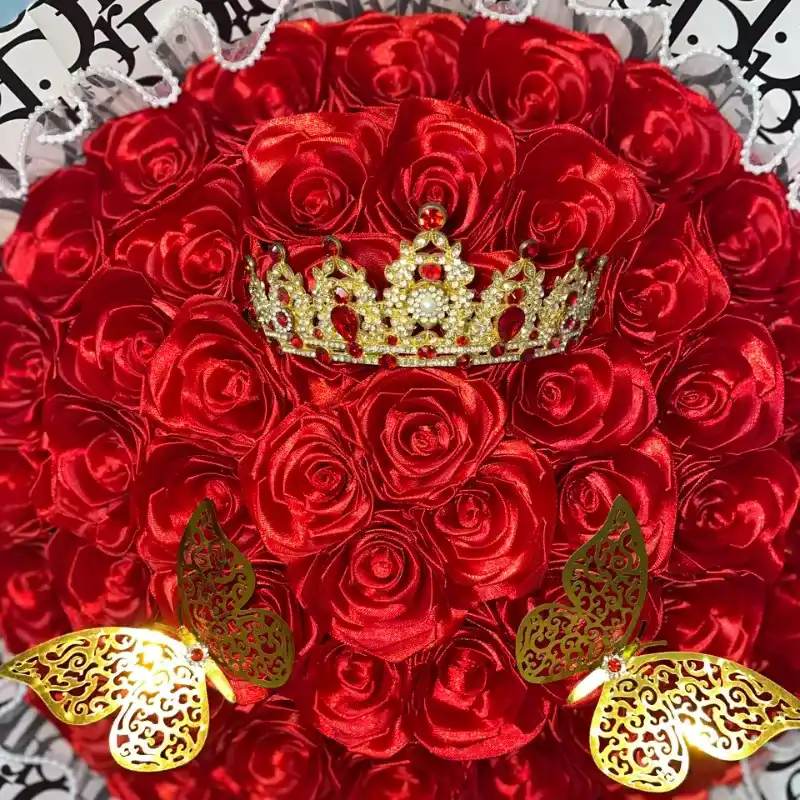 Ramo buchón rojo con tiara