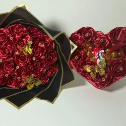 Ramo buchón y ❤️ con bombones en rojo vino