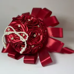 Ramo de quinceañera rojo