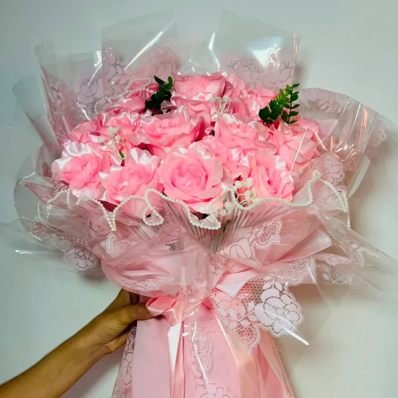 Ramo realista rosado