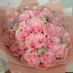 Ramo rosado con bombones