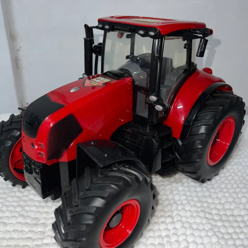 Tractor rojo de juguete 