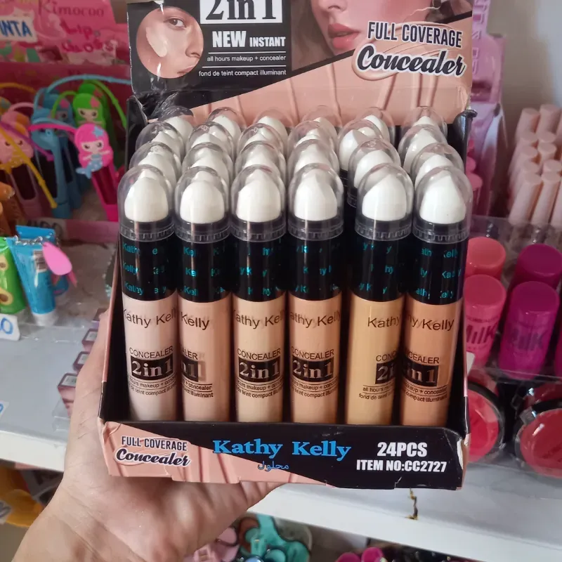 Corrector de ojeras líquido con esponja 