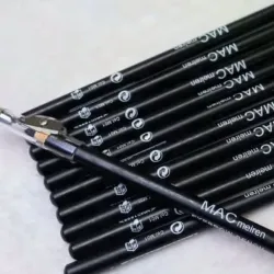 Lápices para ojos y cejas negros