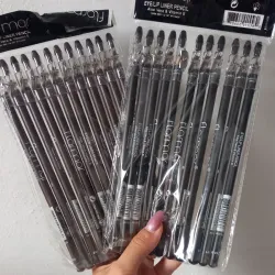 Lápices para ojos y cejas negros y marrones