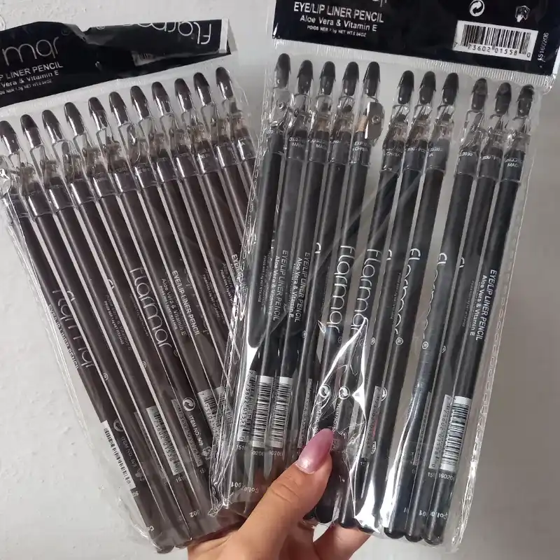 Lápices para ojos y cejas negros y marrones
