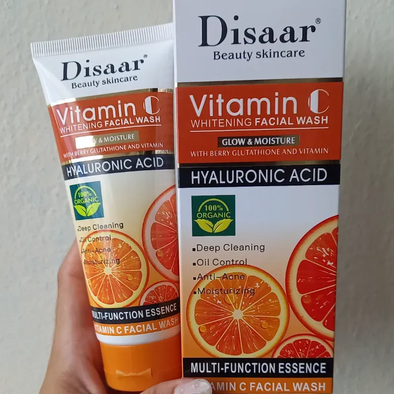 Limpiador Facial Dissar Blanqueador de Vitamina C con Ácido hialurónico.