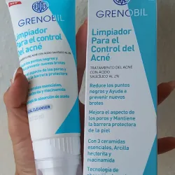 Limpiador Facial Grenobil para el control del Acné 