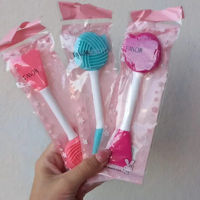 Paleta dobles para aplicar mascarillas y exfoliar la piel.