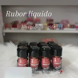 Rubor líquido con aplicador grueso