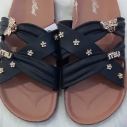 Sandalias prácticas engomadas