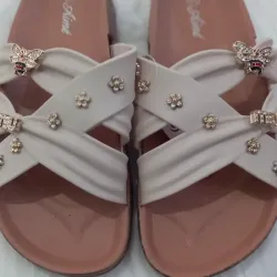 Sandalias prácticas engomadas