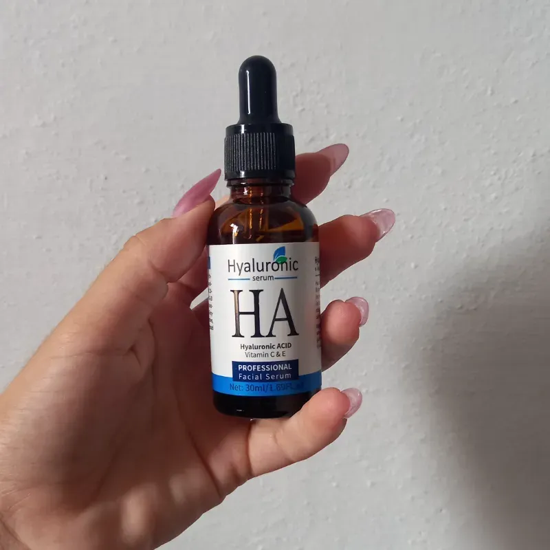 Serum facial de Ácido hialurónico con Vitamina C y E 