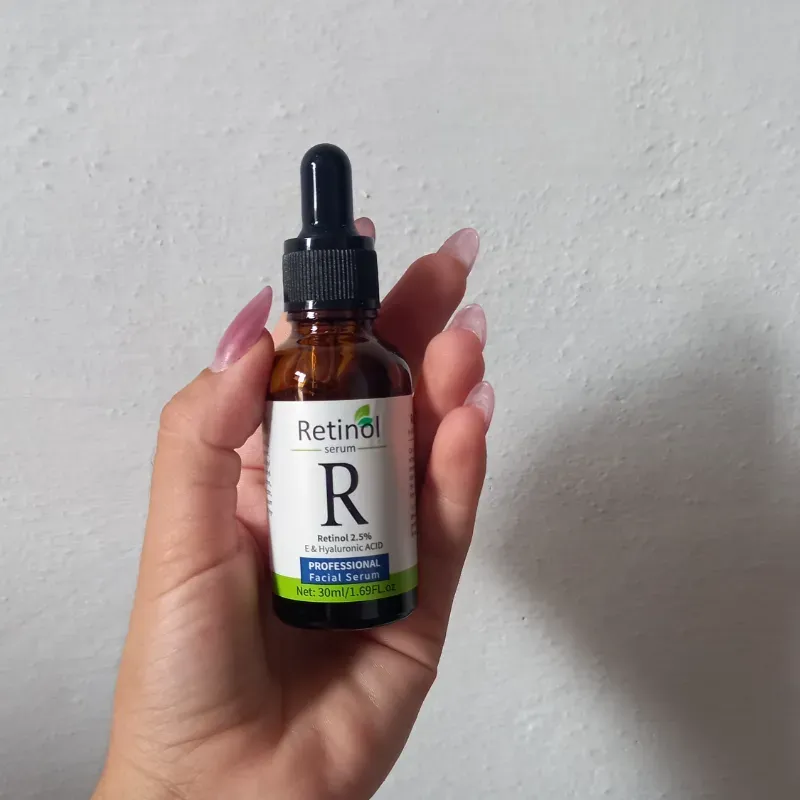 Serum Facial de Retinol 2.5%, Vitamina E y Ácido Hialurónico 
