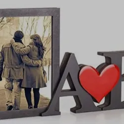 Portaretrato con iniciales