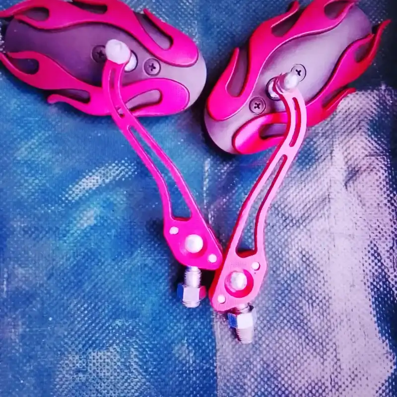 Retrovisor llama rojo