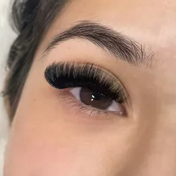 Extensión de pestañas megavolumen