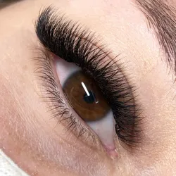 Extensiones de pestañas volumen ruso