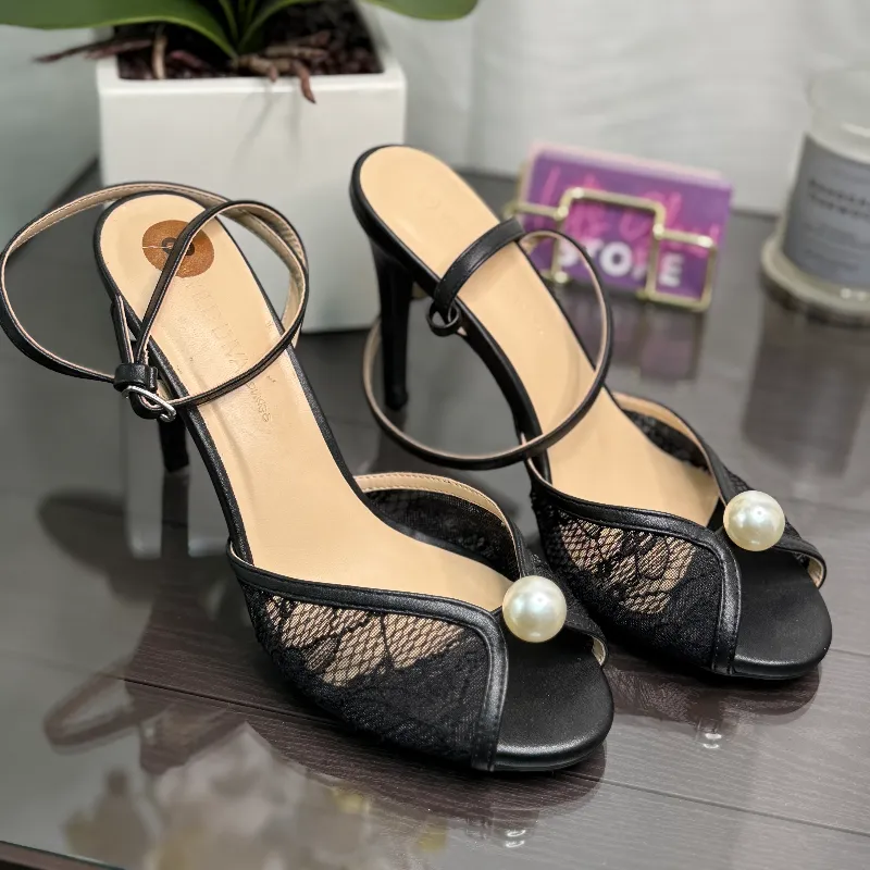 NEGROS CON PERLA tacones 