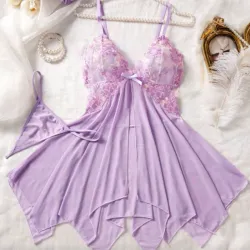 Camisón de malla y bordado con tanga