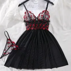 Camisón lencérico con bordados florales y tanga