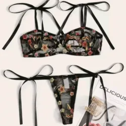Set de lencería con bordado floral