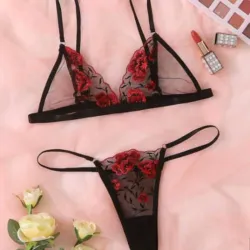 Set de lencería de malla con bordado de rosas