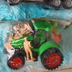 Tractor con su granja