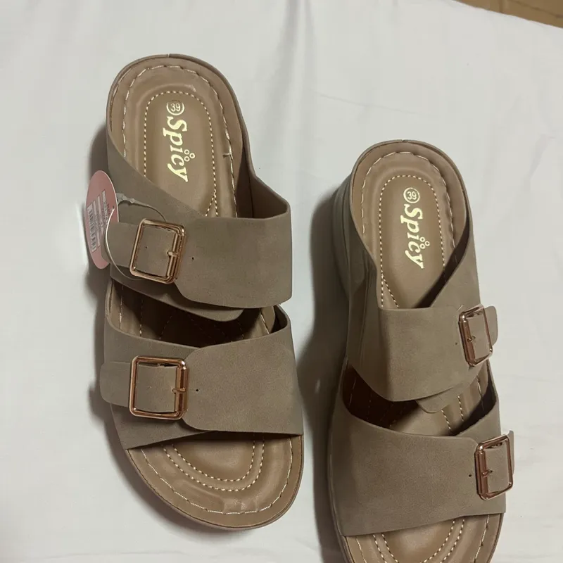 Sandalias prácticas 