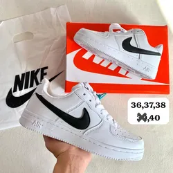 Tenis Nike (símbolo en negro)