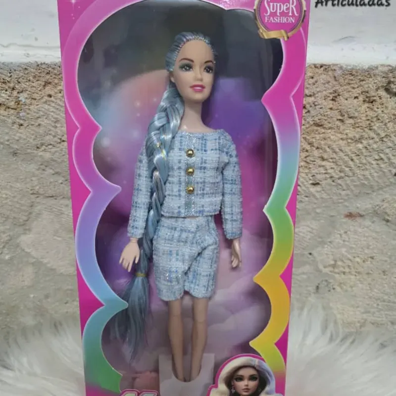 Barbie engomada, articulada.