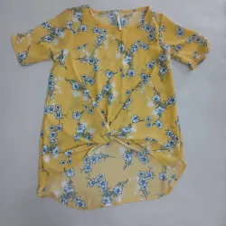 Blusa de flores.