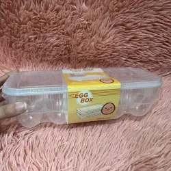Caja plástica para almacenar huevos.