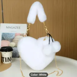 Cartera con forma de corazón.