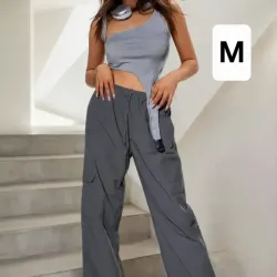 Conjunto blusa con pantalón 4 puertas.