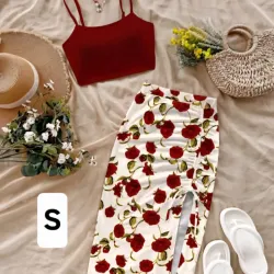 Conjunto blusa de tiras y saya abierta a un lado.