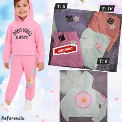 Conjunto de abrigo con capucha y pantalón para niñas.