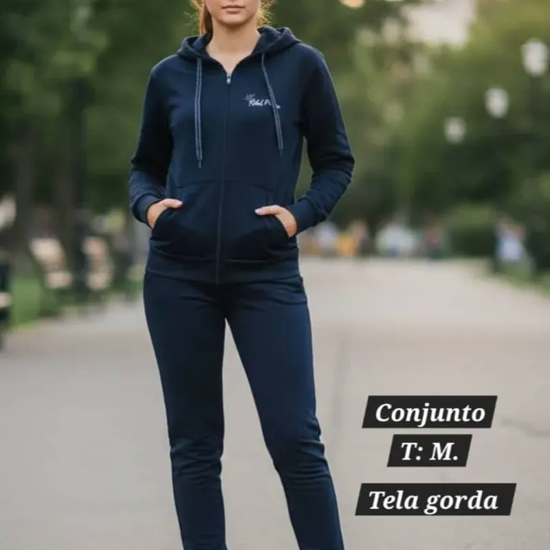 Conjunto de abrigo y pantalón.